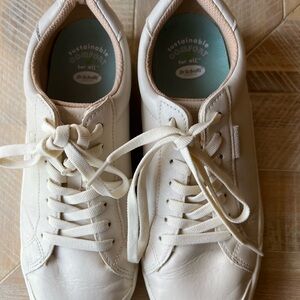 Dr. Scholl's Cream Lace-Up Sneakers